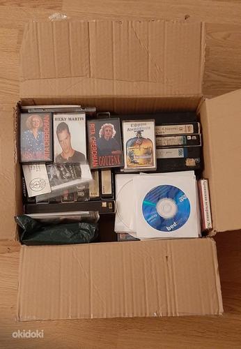 CD-plaadid filmide ja videokassettidega. (foto #2)