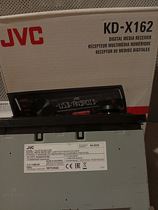 Автомагнитола JVC (10 фото из 10)