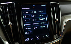 Volvo V60 2020a nelikveoline pistikhübriid (11 foto / 15)