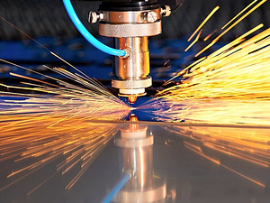 LASERMASINA operaator, 1700€ (2 foto / 2)
