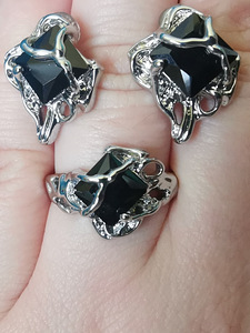 Серьги и кольцо с чёрными камнями