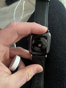 Apple Watch SE (2 фото из 2)
