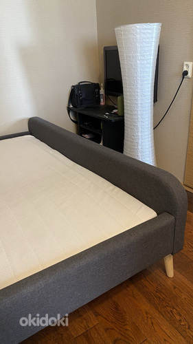 Кровать с матрасом (фото #5)