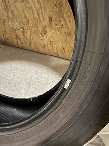 Отдаю 4 б/у летние шины Yokohama 235/55 R18 100V (2 фото из 3)