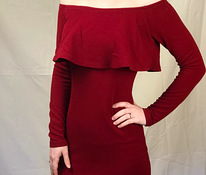 Бордовое платье с открытыми плечами