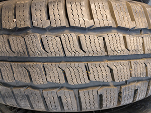 KUMHO 215 60 17C (2 foto / 9)