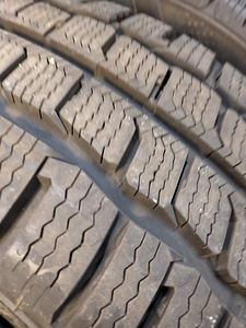 KUMHO 215 60 17C (3 foto / 9)