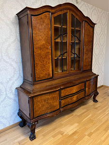 Старинный книжный шкаф в стиле «Чиппендейл»