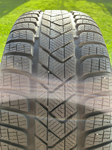Talverehvid Pirelli Sottozero 3 M+S (245/45 R19) (3 foto / 4)