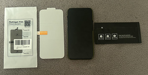 Протектор экрана iPhone 13 (2 фото из 2)
