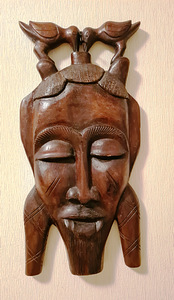 Aafrika maskid, punasest puidust (1 foto / 6)