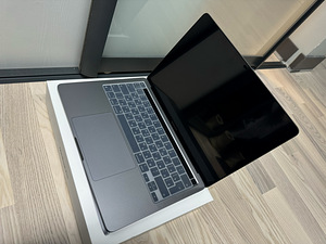 MacBook Pro 13” M2 • Nagu Uus • (3 foto / 4)
