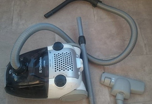 Пылесос Electrolux AirMax 2000W (3 фото из 5)
