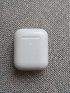 Apple AirPods - Juhtmevaba laadimiskarp (2 foto / 3)