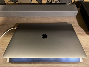 MacBook Pro “16” i9, 2.3 Ghz, 32GB, 1 TB, Radeon 5500 8GB (4 foto / 5)