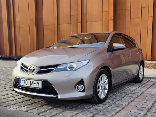 Toyota Auris 2013, 1.6 бензин, автоматическая коробка передач (фото #1)