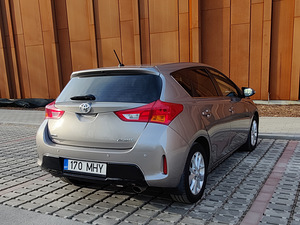 Toyota Auris 2013, 1.6 bensiin, automaat (3 foto / 9)