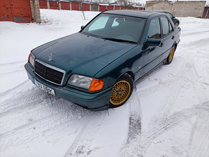 Mercedes c180 (4 foto / 7)
