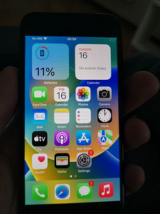 iPhone Se 2020 с коробкой (4 фото из 7)