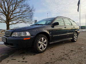 Volvo v40 1.8 бензин механика (2 фото из 11)