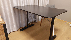 Kirjutuslaud IKEA BEKANT 120x80cm must, reguleeritav (1 foto / 2)