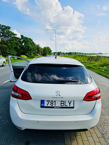 Продам Peugeot 308 2014, 1.2 бензин, механика. (3 фото из 9)