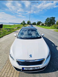 Продам Peugeot 308 2014, 1.2 бензин, механика (3 фото из 9)