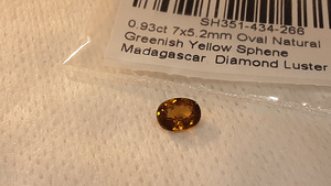 Sphene; looduslik;0,93ct; kollane roheline; Madagaskar; Si-1; (10 foto / 10)