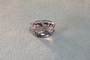Kunziit; natuur;7,48ct; hele virsiku-roosa; KUI!; Afganistan (6 foto / 9)