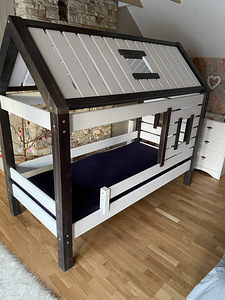 Детская кровать-домик Suwem 90х200 с новым матрасом (3 фото из 6)