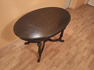 Овальный стол (2 фото из 4)