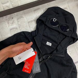 Stone Island (10 фото из 10)
