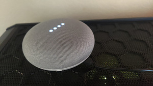 Умная колонка Google Home Mini Charcoal (1 фото из 4)