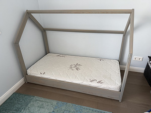 Детская кровать (2 фото из 2)