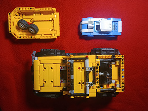 Lego Jeep Wrangler, Police Car, детали от трактора John Deere (2 фото из 10)