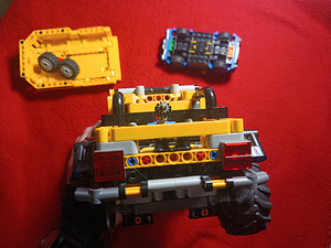 Lego Jeep Wrangler, Police Car, детали от трактора John Deere (6 фото из 10)