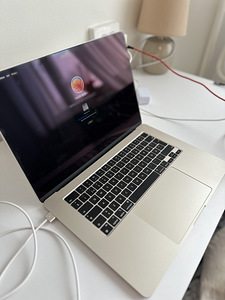 Macbook air 15.3” 256GB (2 foto / 2)