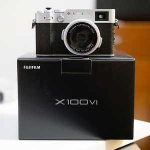 Fujifilm X100VI (1 foto / 5)