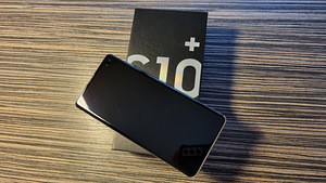 Samsung Galaxy S10+ (2 foto / 3)