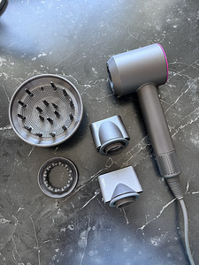 Dyson supersonic HD01 (2 фото из 2)