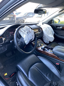 Audi A8 3.0 komplektne auto varuosadeks (8 foto / 10)