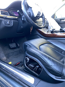 Audi A8 3.0 komplektne auto varuosadeks (10 foto / 10)