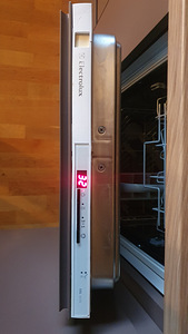 Electrolux ESL 4131 Integreeritav nõudepesumasin 45cm (2 foto / 2)
