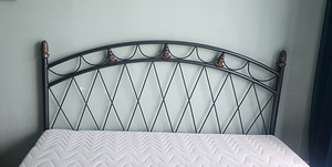 Кровать с матрасом (3 фото из 4)
