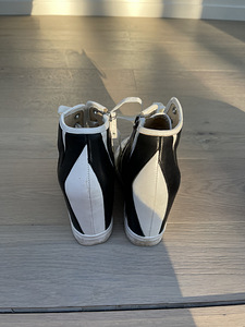DKNY jalatsid (2 foto / 3)