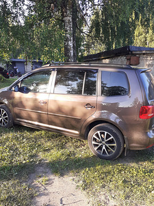 Продам WV TOURAN 110kw 2014 (3 фото из 14)