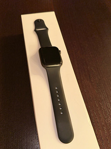 Apple Watch Series 5 (2 foto / 4)