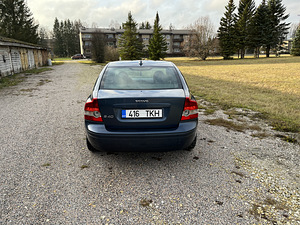 Volvo S40 1.6 81kW - MANUAAL (5 foto / 10)
