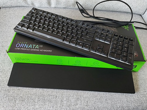 Razer Ornata V3 100% US (1 foto / 2)