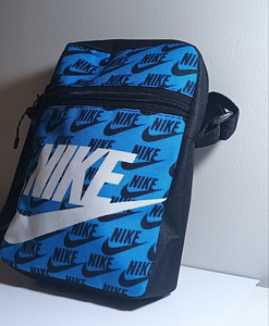 Сумка через плечо Nike». (3 фото из 9)